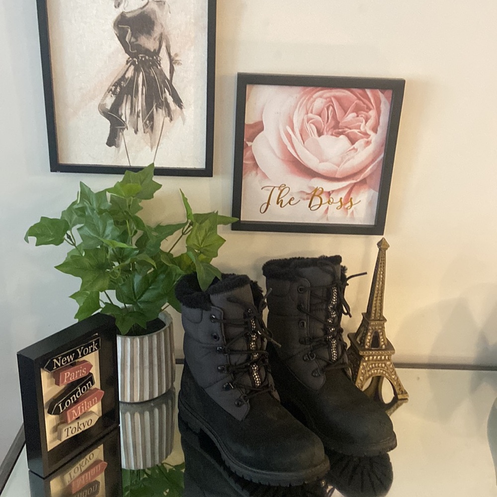 Timberland Boots - Picture 2 of 10